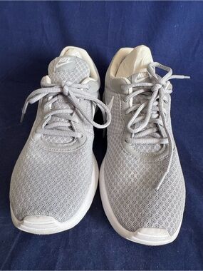 Nike Tanjun Women's Gray Running Shoes Sneakers 812655 Size 9 - Light Wear
